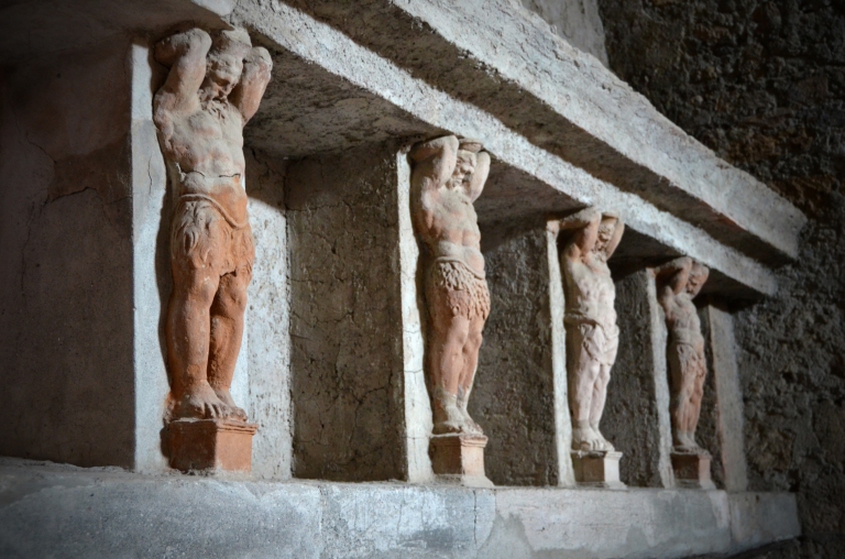 More Roman statues in a bath house in Pompeii.