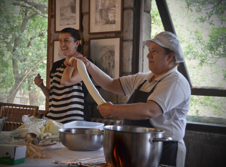 Here we learn how to make and braid mozzarella